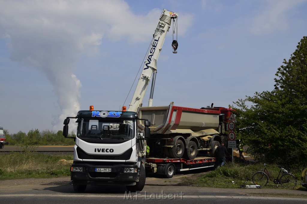 Schwerer VU LKW Zug Bergheim Kenten Koelnerstr P575.JPG - Miklos Laubert